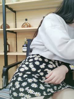 经典H小说对白刺激，阿姨在糖衣炮弹下迷失了自己被操【看简 介同城免费约炮】